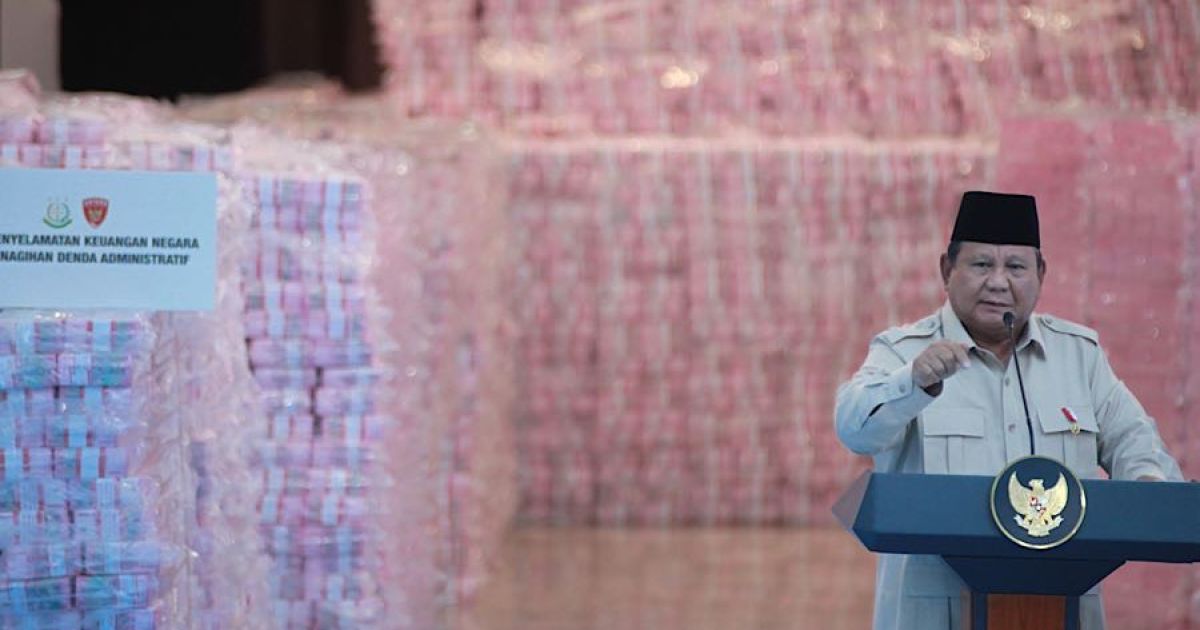 Presiden Prabowo Subianto saat penyerahan hasil penyelamatan keuangan negara di Kejagung, Rabu (24/12/2025). (Bloomberg Technoz/Andrean Kristianto)