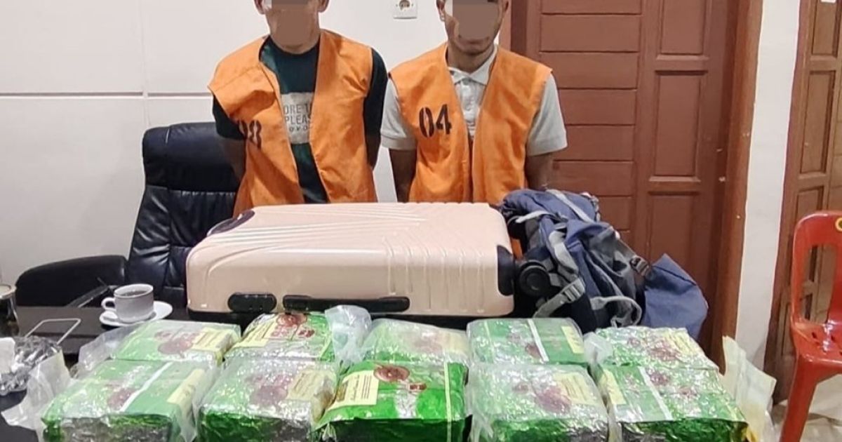 Dua pekaku kurir narkoba beserta barang bukti yang berhasil di amankan Polresta Deliserdang (sumber : Humas)