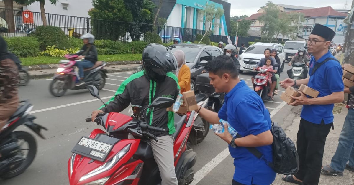 SMSI Tangsel Turun ke Jalan, Ramadan Jadi Momentum Perkuat Kepedulian Sosial Berbagi Takjil
