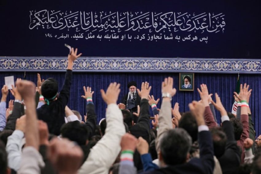 Pemimpin Tertinggi Iran Ayatollah Ali Khamenei, putri, menantu, dan cucunya dilaporkan tewas akibat serangan AS dan Israel. Foto/X @khamenei_ir