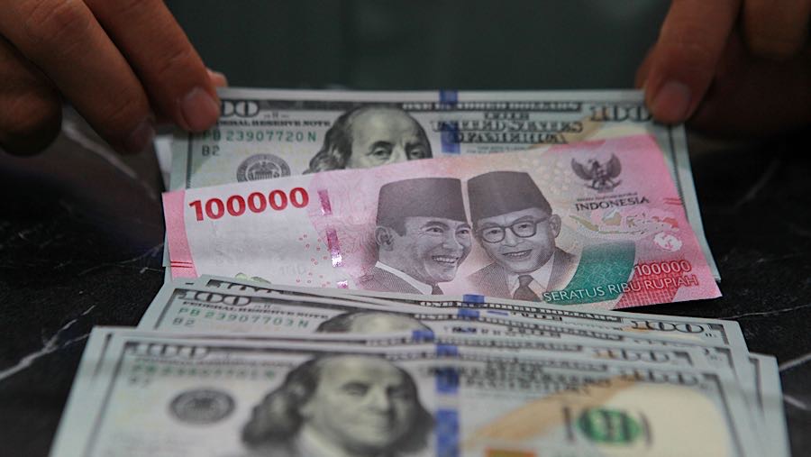 Gejolak Perang Timur Tengah Hantam Rupiah Hingga Terperosok ke Rp16.831