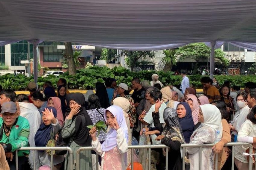 Magnet Istana: Ribuan Warga Serbu Halalbihalal Akbar Prabowo, Incar Momen Bertemu Presiden dan Bantuan Sembako