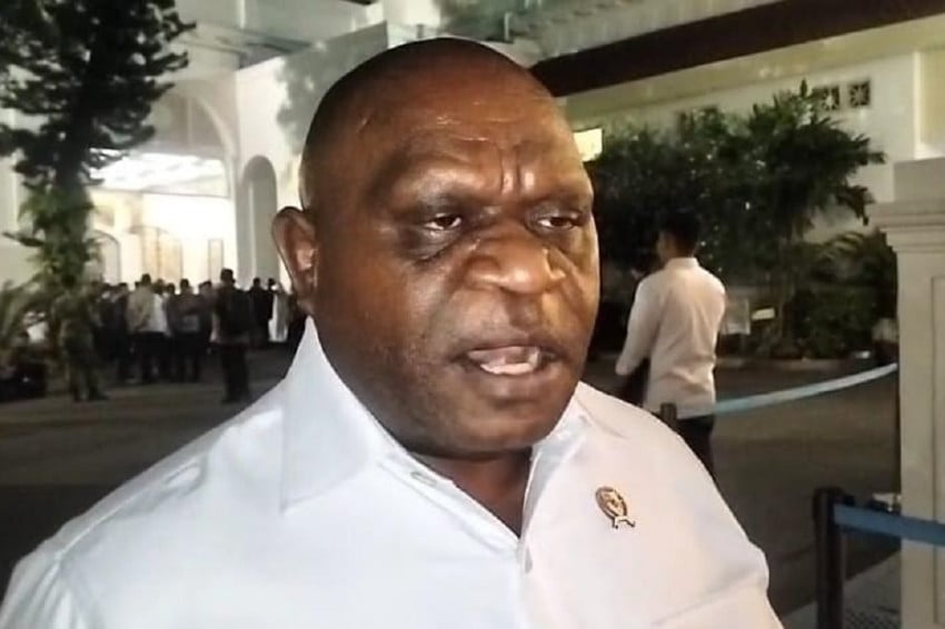 Menteri HAM Natalius Pigai merespons banyaknya berita bohong (hoaks) yang mencatut namanya. Laporan ke Polisi menjadi salah satu langkah yang dipertimbangkan. Foto/Dok.SindoNews