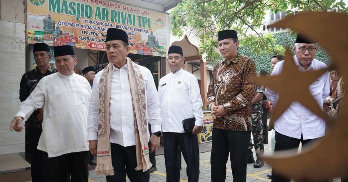 Wakil Menteri Agama Republik Indonesia, Romo M. Syafi'i, meninjau pelayanan arus balik Masjid Ramah Pemudik