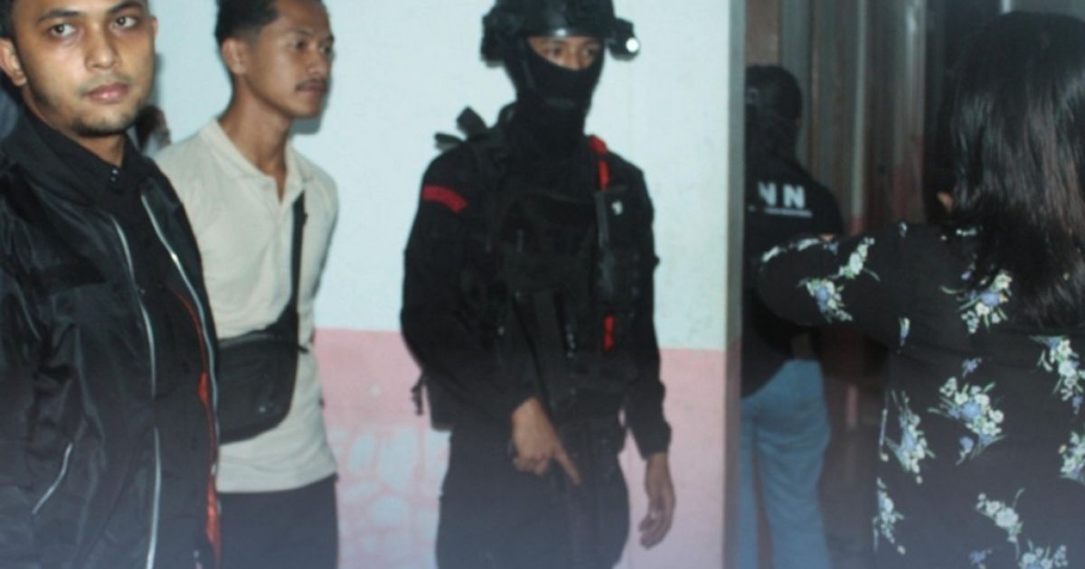 personel Kompi 4 Batalyon C Satuan Brimob Polda Sumatera Utara bersinergi bersama BNN Kota Gunungsitoli serta instansi terkait melaksanakan kegiatan deteksi dini dan razia narkotika