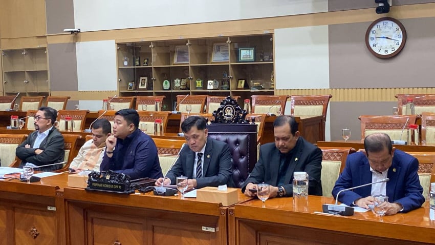 Komisi III DPR menyerukan hakim PN Medan dalam perkara Amsal Sitepu untuk mempertimbangkan putusan bebas atau setidaknya ringan. Hal ini menjadi salah satu poin kesimpulan Komisi III dalam rapat, Senin (30/3/2026). Foto: Achmad Al Fiqri