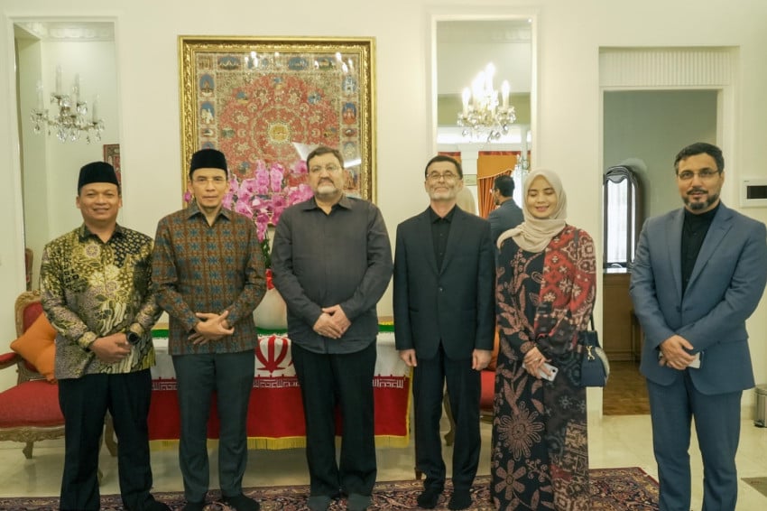 Menilik Agenda Rahasia di Balik Pertemuan Eksklusif TGB Zainul Majdi dengan Duta Besar Iran