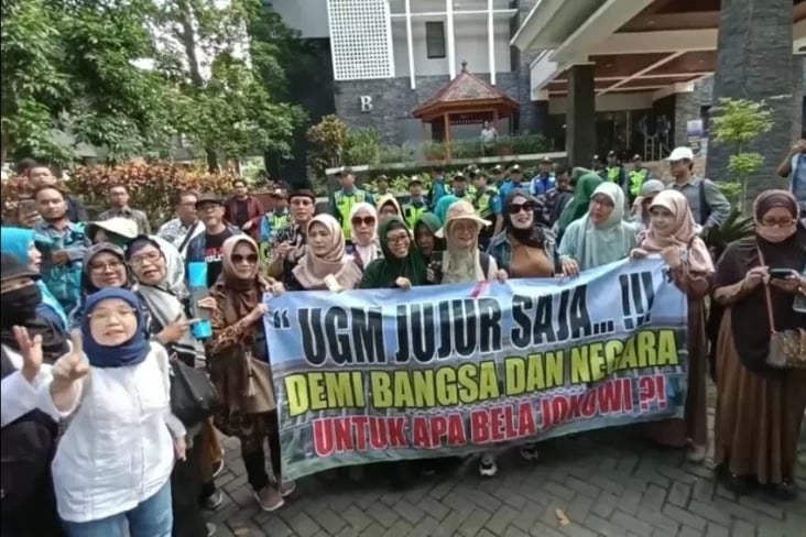 Terbongkar! Suap Rp350 Juta Demi Gagalkan Misi TPUA Sambangi UGM dan Kediaman Jokowi