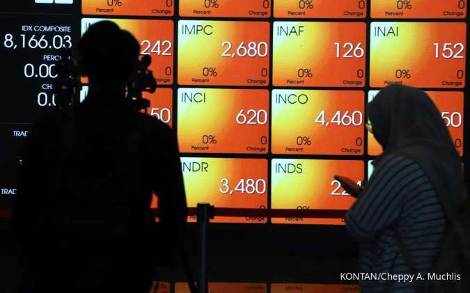Kontras dengan Rekor Nikkei, IHSG Tergelincir ke Level 7.596 pada Penutupan Sesi I