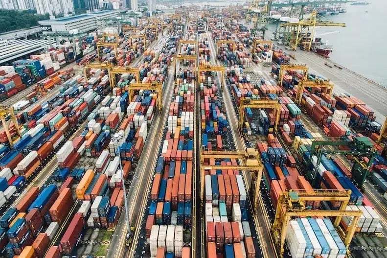 Ribuan Kontainer Tertahan di Karachi, Iran Mendesak Solusi Logistik Jalur Darat