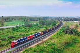 Kereta Api Jadi Tulang Punggung Efisiensi Logistik Nasional: Strategi Pemerintah Dongkrak Daya Saing RI