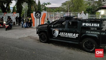 Pengamanan Polisi di UNM Saat Hardiknas Picu Protes Mahasiswa di Makassar