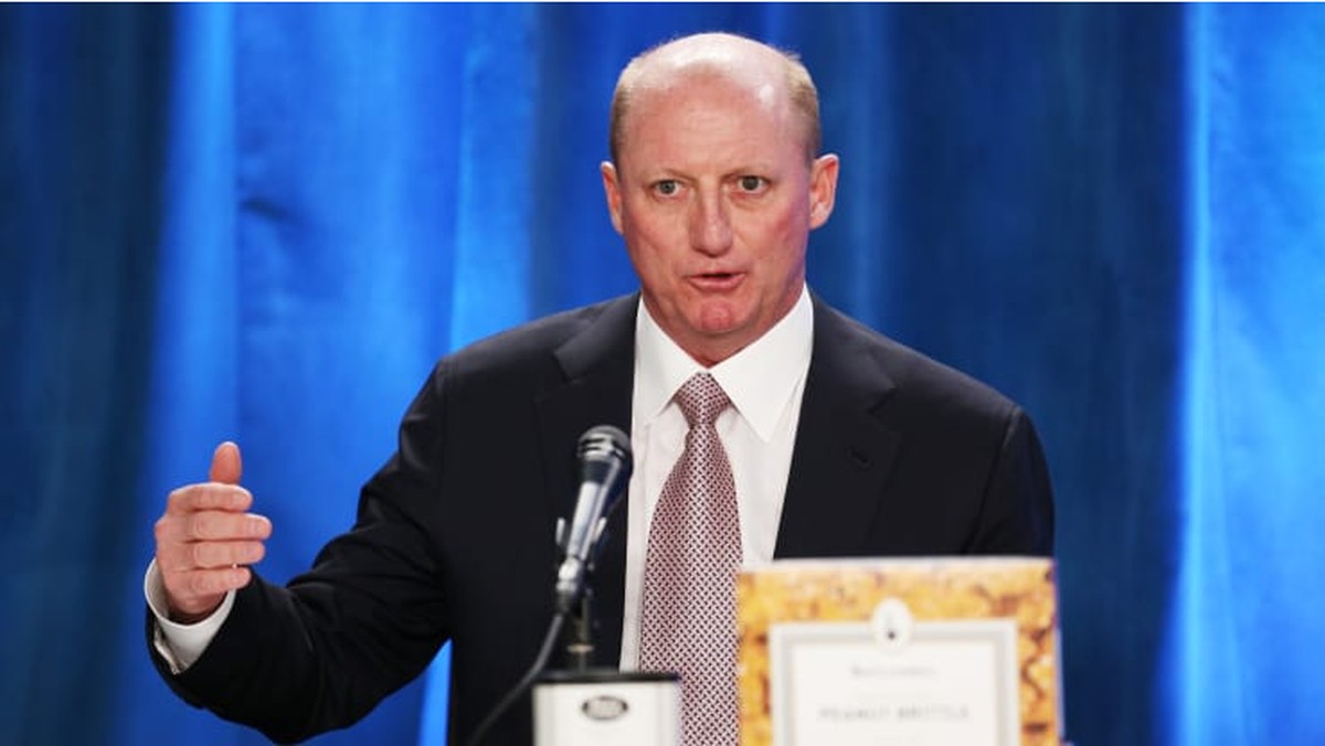 Greg Abel Pertama Kali Pimpin Rapat Pemegang Saham Berkshire Hathaway: Fokus Strategis pada Pilar Penerus dan Tantangan Teknologi AI