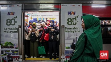 Listrik Aliran Atas Terganggu Sambaran Petir, Perjalanan KRL Green Line Terpotong di Serpong dan Kebayoran