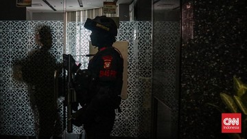 Pembongkaran Jaringan Judi Daring Internasional di Hayam Wuruk: Ratusan WNA Diamankan Polisi