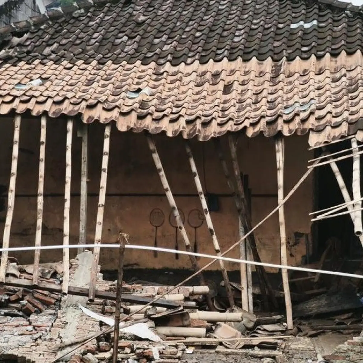 Tembok Rumah Warga Semarang Jebol Diterjang Luapan Sungai Anak Cilandak, Kerugian Material Belum Terperinci