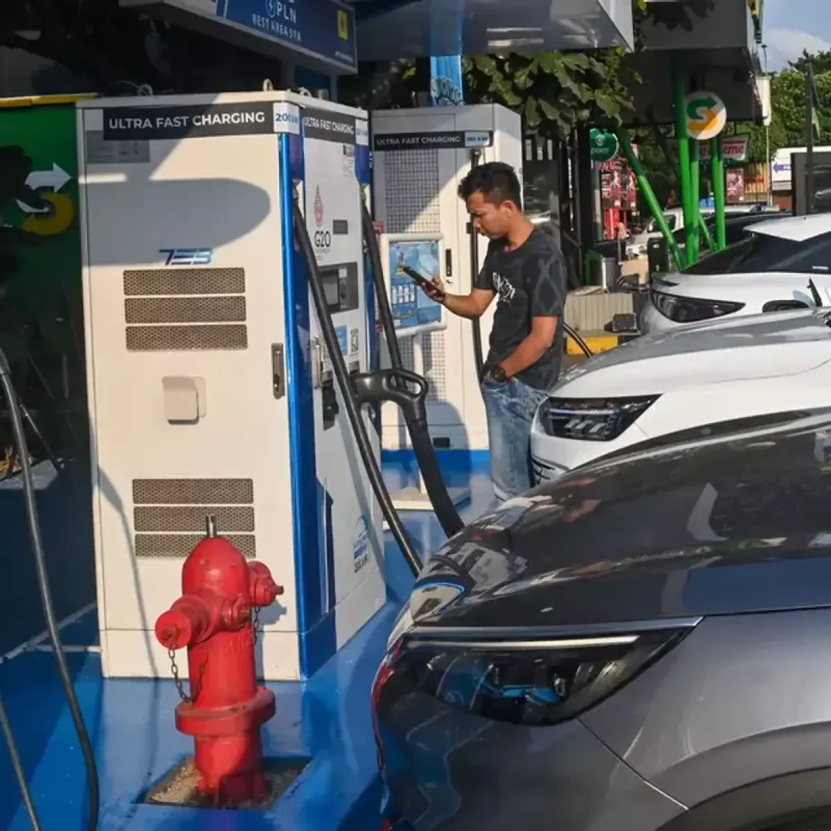 Penjualan Mobil Domestik Melonjak 31,8 Persen di April 2026, Didorong Pertumbuhan Kendaraan Listrik