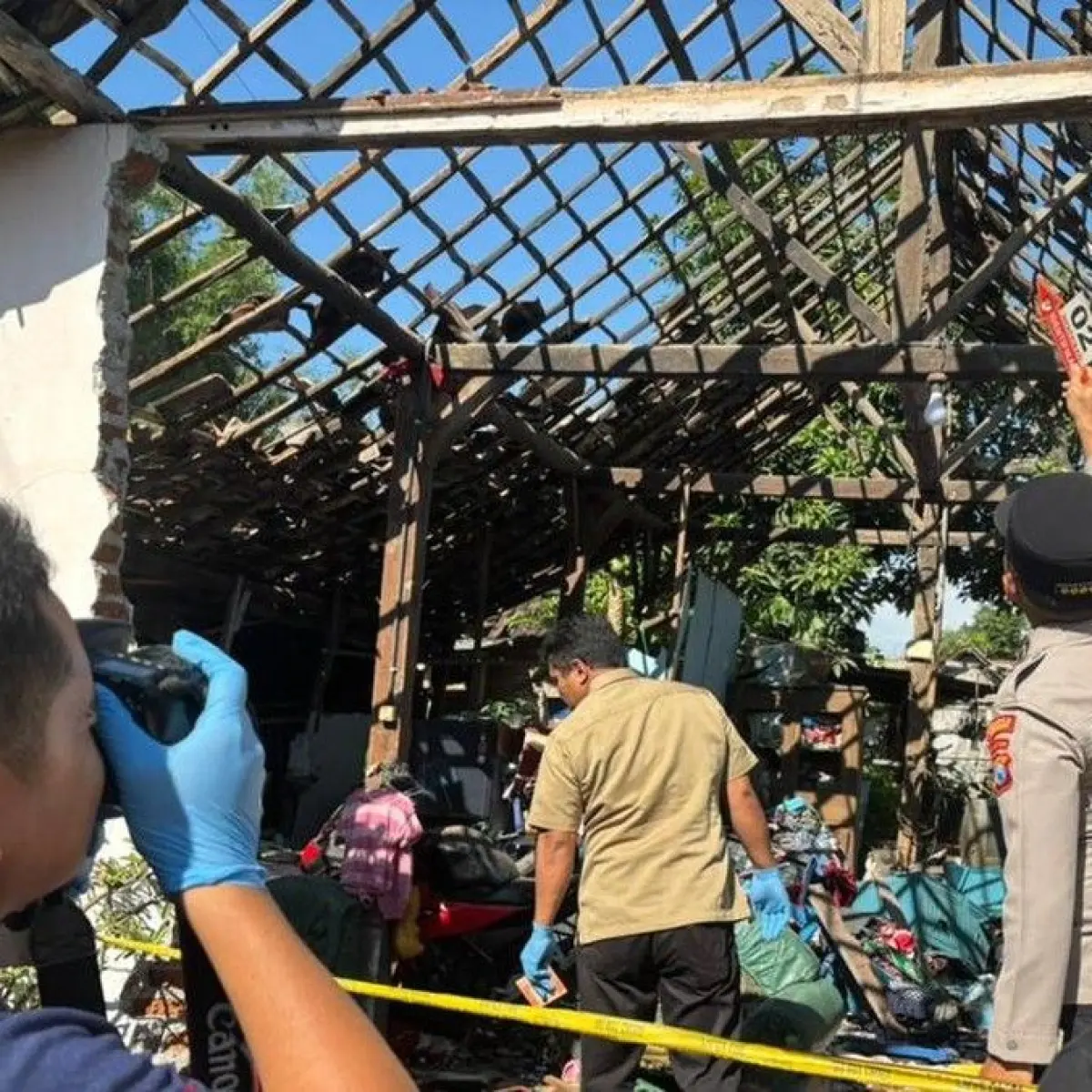 Tragedi Ledakan Petasan di Nganjuk: Rumah Porak Poranda, Satu Warga Alami Luka Bakar Parah