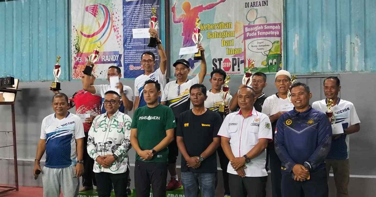 Kadispora dan Ketua KONI Medan Tutup Turnamen Badminton PB Mitra Sporty Medan