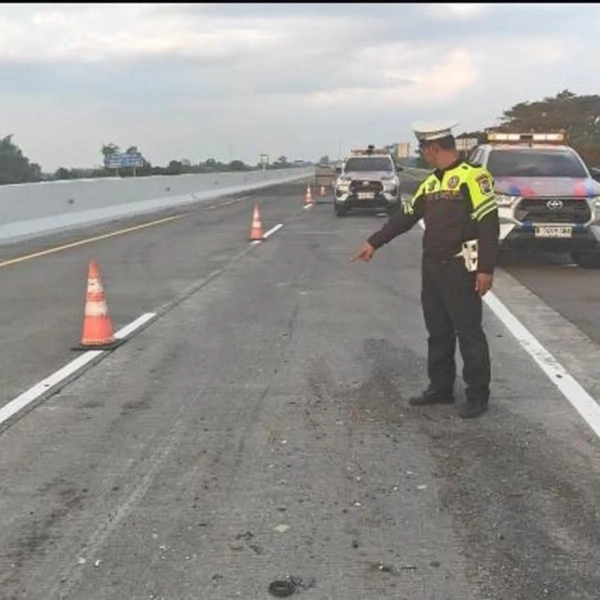 Kecelakaan Maut di Tol Paspro: Dua Staf Anggota DPR Hilman Mufidi Tewas Setelah Tabrak Dump Truck
