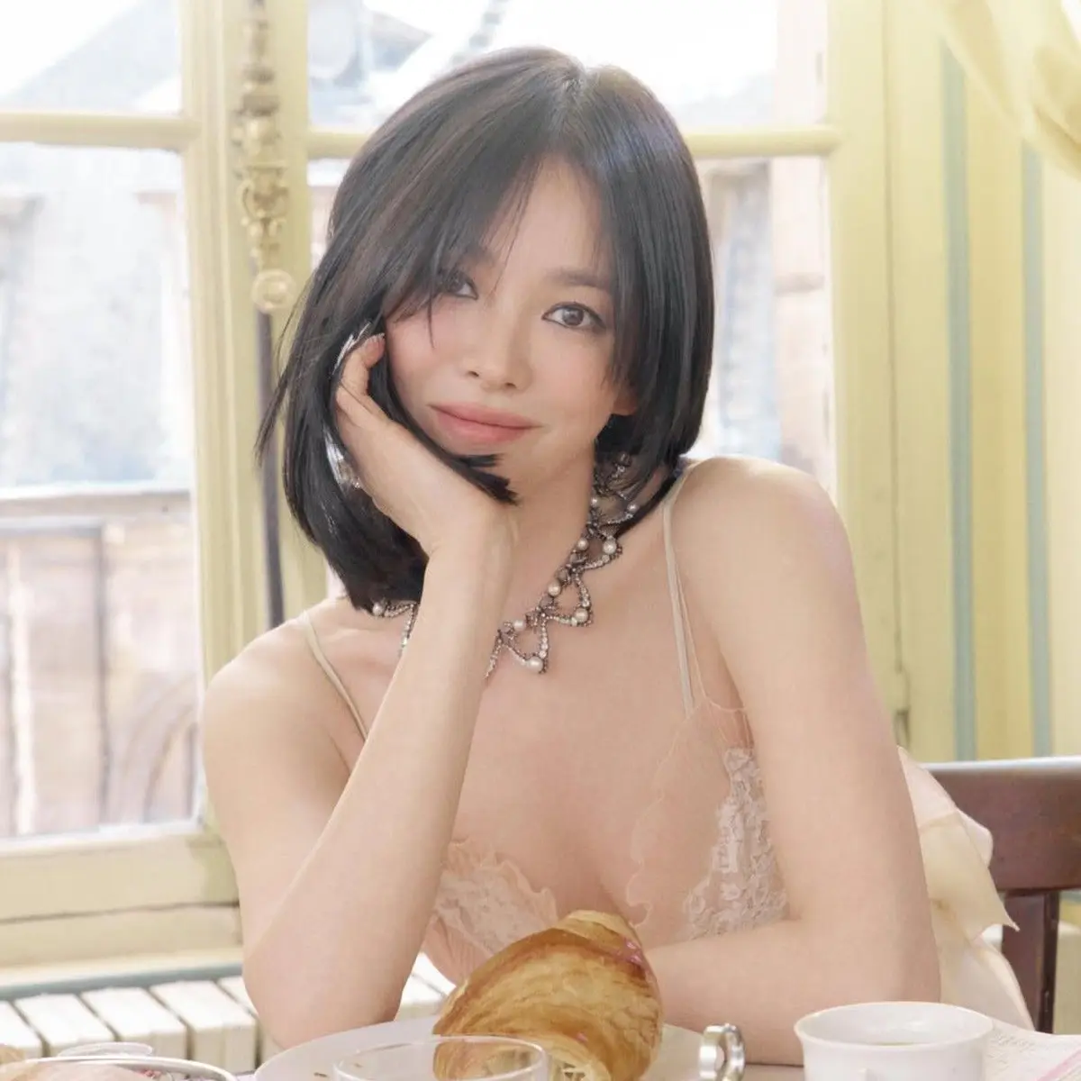Bongkar Sisi Lain Song Hye Kyo: Tujuh Potret 'Tak Terpakai' yang Tunjukkan Sifat Playful dalam Pemotretan Vogue China