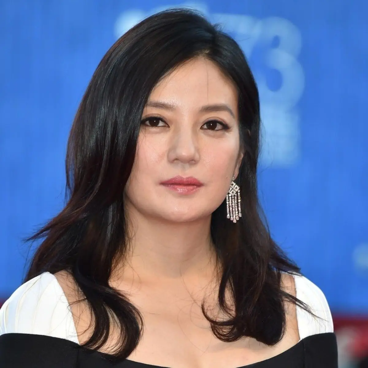 Jejak Kehidupan Baru Vicky Zhao: Lima Tahun Pasca-Kontroversi dan Manuver Keuangan di Balik Layar