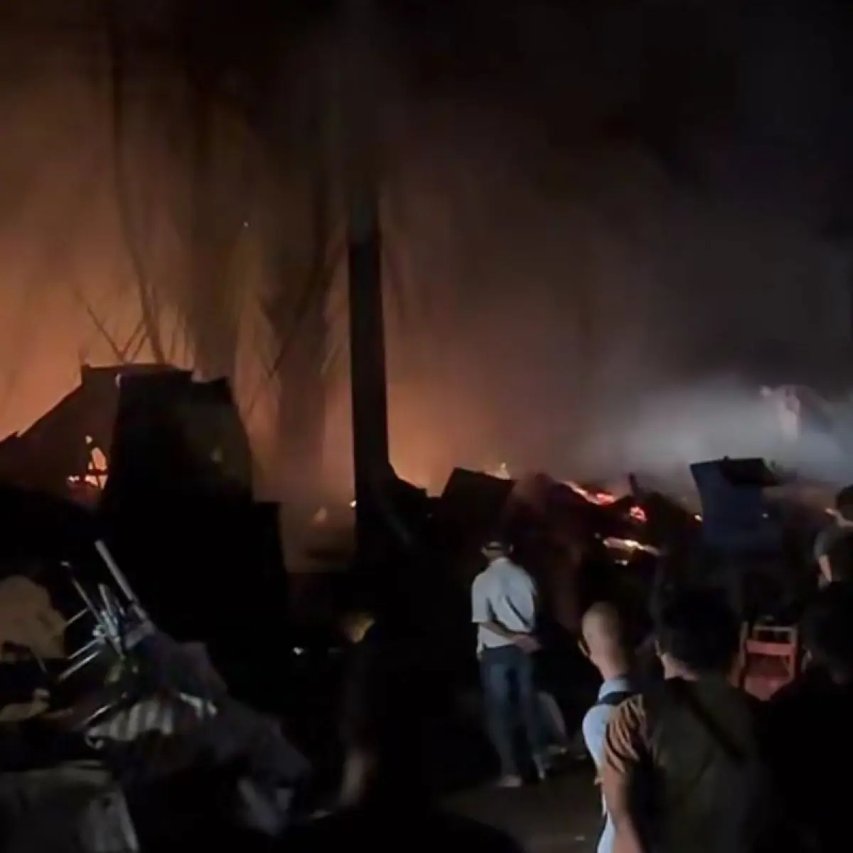 Gudang Barang Rongsokan di Padangsidimpuan Hangus Terbakar Hebat, Proses Pemadaman Berlangsung Hingga Malam