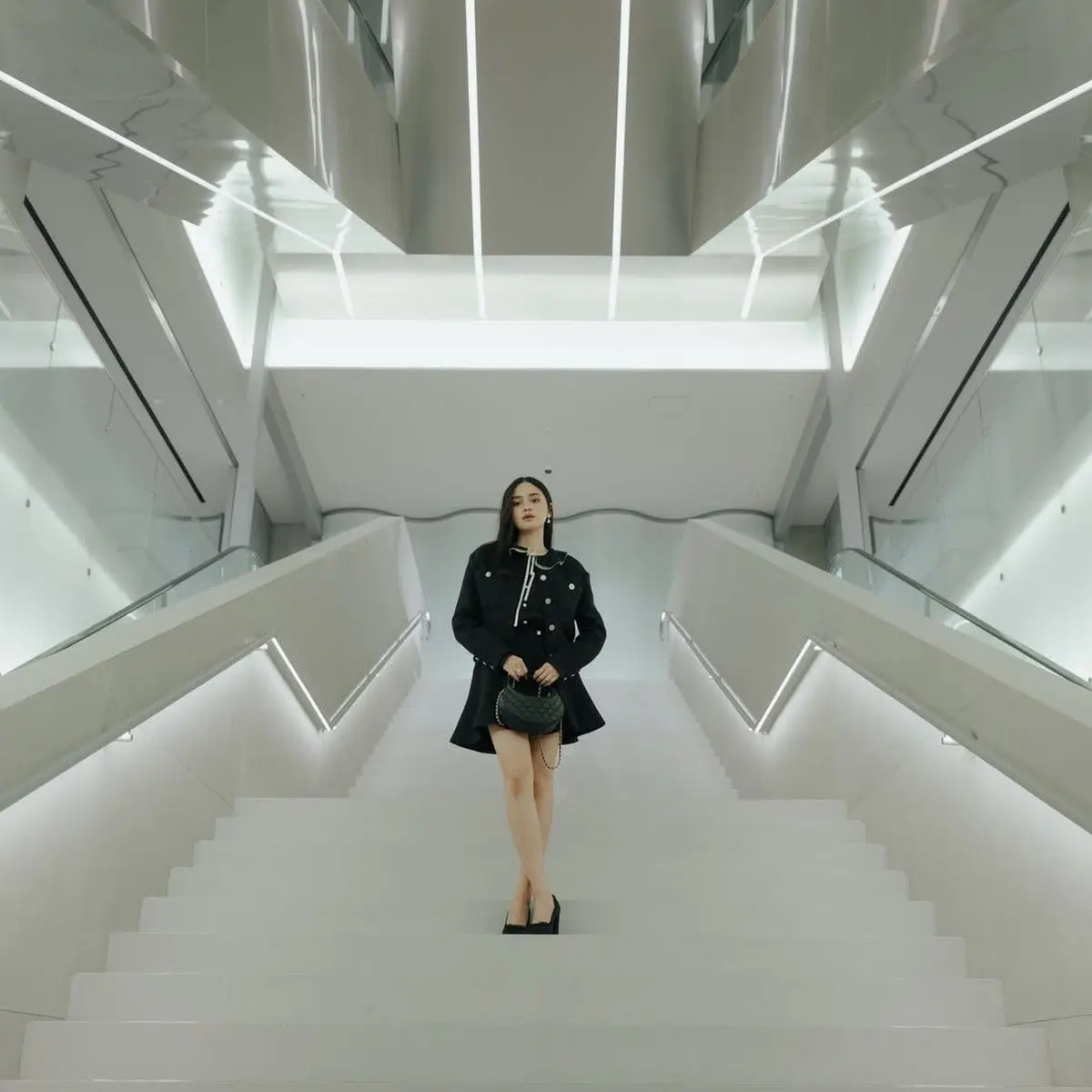 Syifa Hadju Curi Perhatian Dunia Mode di Seoul dalam Peragaan Busana Spesial Chanel Métiers d'Art 2026