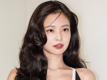 Jennie BLACKPINK Curi Perhatian Dunia dengan Gaya Ikonik di Peragaan Busana Chanel Metiers d'art 2026 Seoul