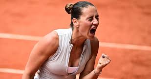 Marta Kostyuk Kejutkan Roland Garros, Singkirkan Iga Swiatek dan Raih Tiket Perempat Final