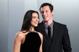 Kisah Cinta Dua Lipa dan Callum Turner Resmi Disahkan dalam Upacara Sipil yang Privat