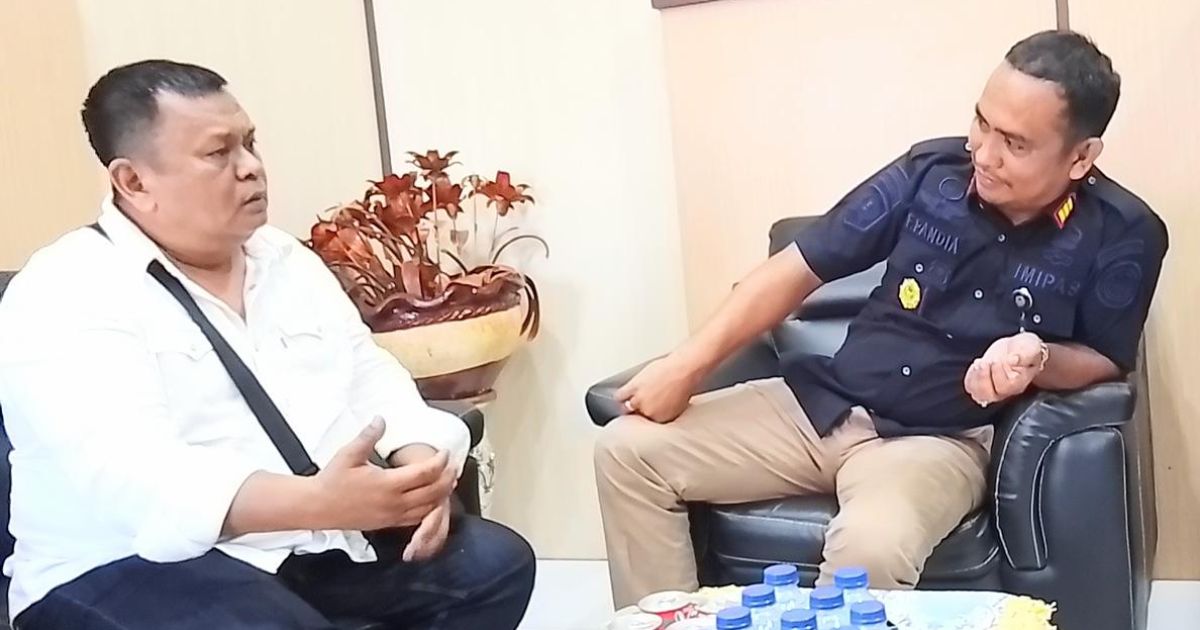 Berbincang santai wartawan dan Karutan Tanjung Pura