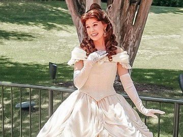 Di Balik Tirai Kastil: Pengakuan Mantan Pemeran Putri Disney Mengenai Tantangan di Dunia Hiburan Taman Rekreasi