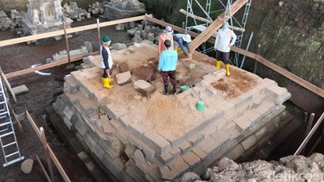 Menguak Misteri Candi Losari: Penemuan Serpihan Emas dan Dua Arca di Tengah Proses Pemugaran