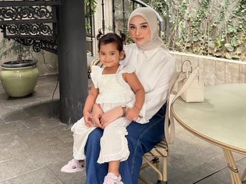 Dinan Fajrina Akhiri Penantian Publik, Bagikan Potret Utuh Anak untuk Pertama Kali