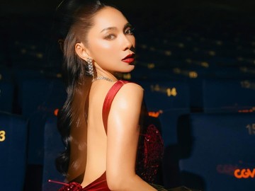 Pesona Merah Menyala Dinda Kirana Curi Perhatian di Malam Peluncuran Serial 