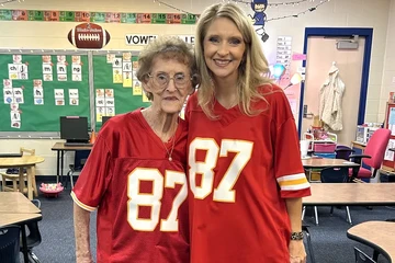 Dedikasi Tak Tergantikan: Mantan Guru 88 Tahun Jadi Asisten di Kelas Mantan Muridnya di Oklahoma