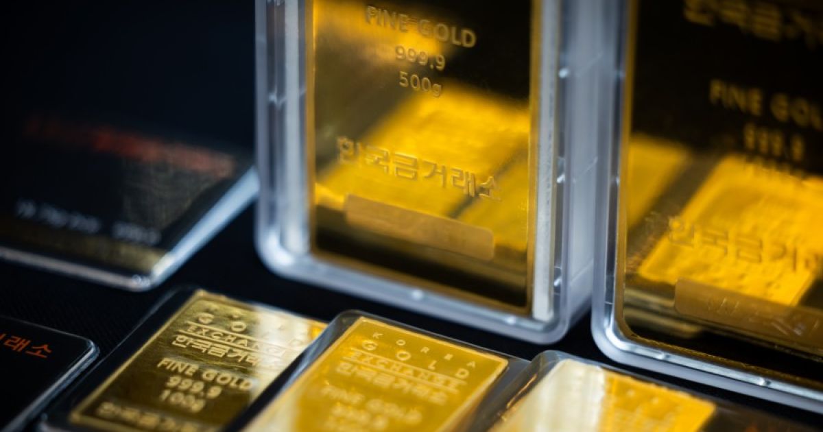 Harga Emas Tiga Pekan Terus Tertekan: Analisis Dampak Konflik Geopolitik dan Kebijakan Suku Bunga The Fed