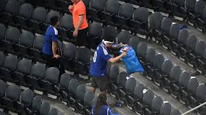 Etika Suporter Jepang Bersihkan Stadion: Pujian Global dan Isu Kontroversi Standar Ganda