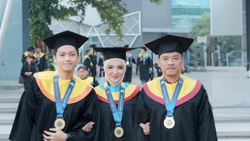 Momen Kebersamaan Keluarga Anang Hermansyah Saat Rayakan Pencapaian Akademik Azriel