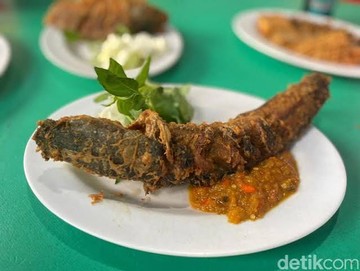 Mengatasi Defisit Finansial Akhir Bulan: Tujuh Warung Pecel Lele Jakarta yang Terbukti Lezat dan Bersahabat di Kantong