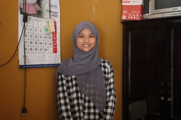 Kisah Inspiratif Nurma: Dari Berjualan Kacang Subuh Hingga Meraih Beasiswa Penuh di UGM