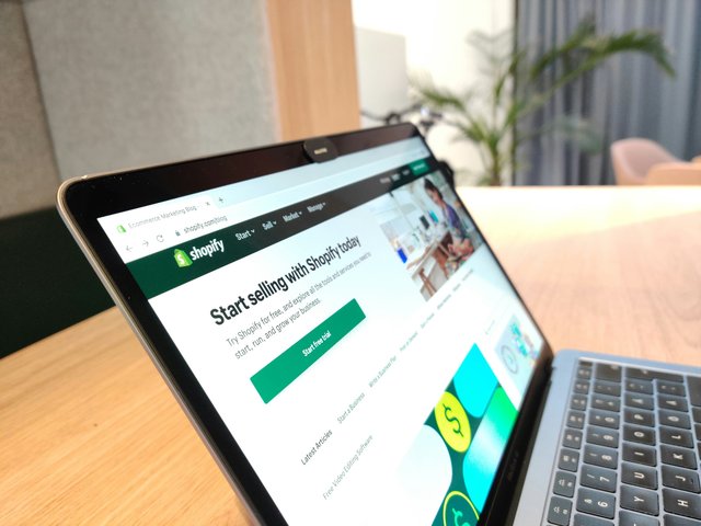 Pemerintah Finalisasi Jadwal Penerapan Pajak Penjualan Digital Bagi UMKM di Platform E-commerce