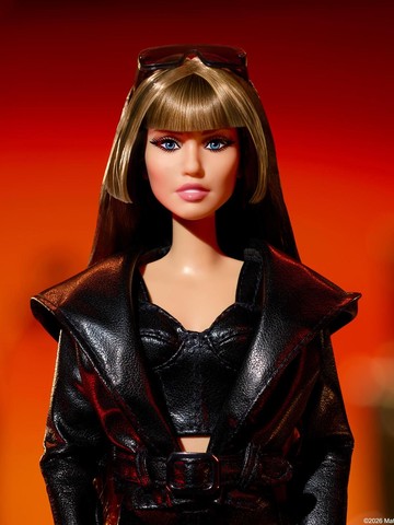 Mattel Rilis Boneka Koleksi Eksklusif Barbie Signature, Abadikan Transformasi Karir Miley Cyrus