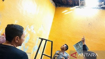 Aksi Nekat Pencuri Jebol Atap Rumah di Karawang Berakhir Tragis Diamuk Massa