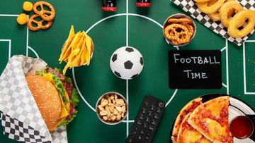 Trik Ahli Gizi Jaga Berat Badan Tetap Ideal Saat Seru-seruan Nobar Liga Sepak Bola
