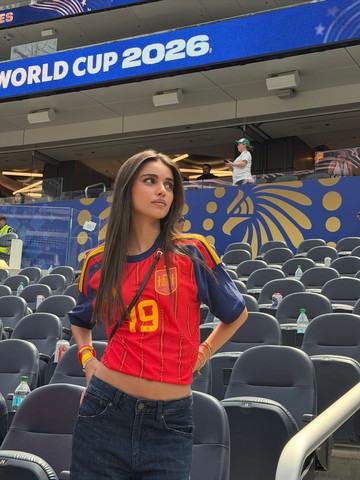Pesona Ines Garcia: Transformasi Jersey Timnas Spanyol Jadi OOTD Modis Saat Dukung Lamine Yamal di Piala Dunia 2026