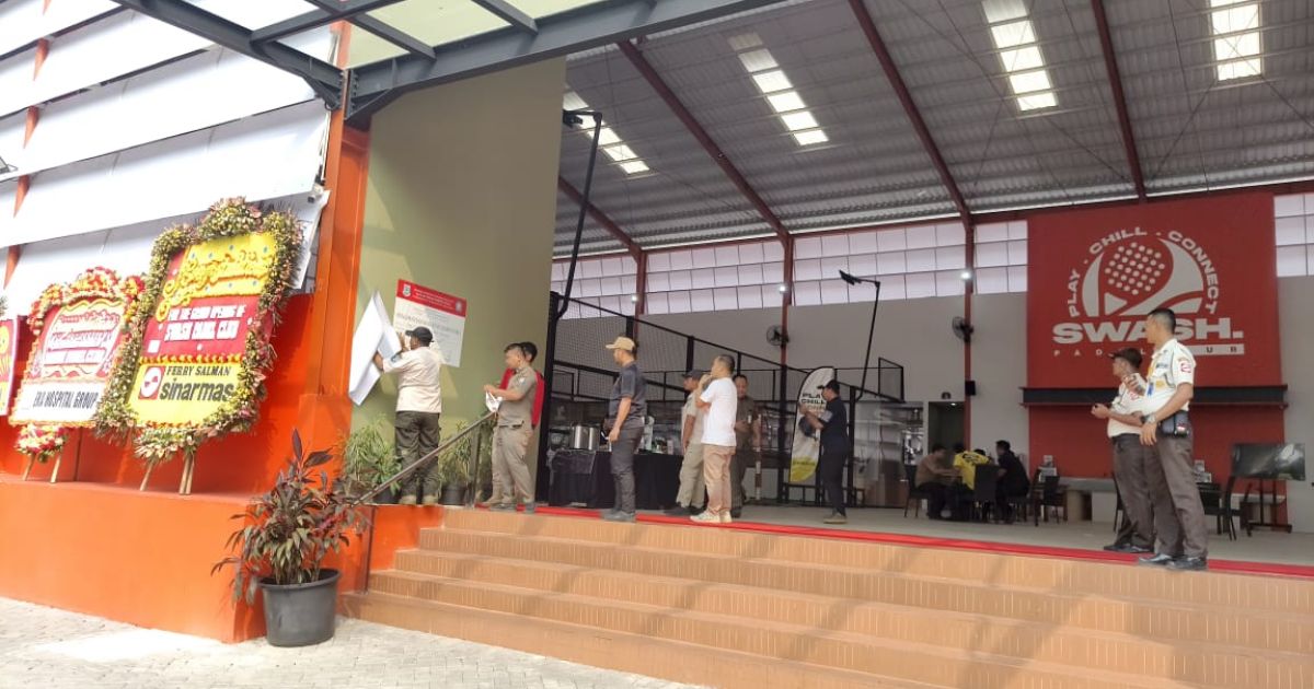 Nekat Beroperasi Tanpa PBG, Swash Padel Club BSD Kena Segel Satpol PP