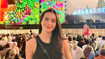 Pesona Beby Tsabina Berpadu Harmonis dengan Keagungan Arsitektur Kuno Candi Prambanan