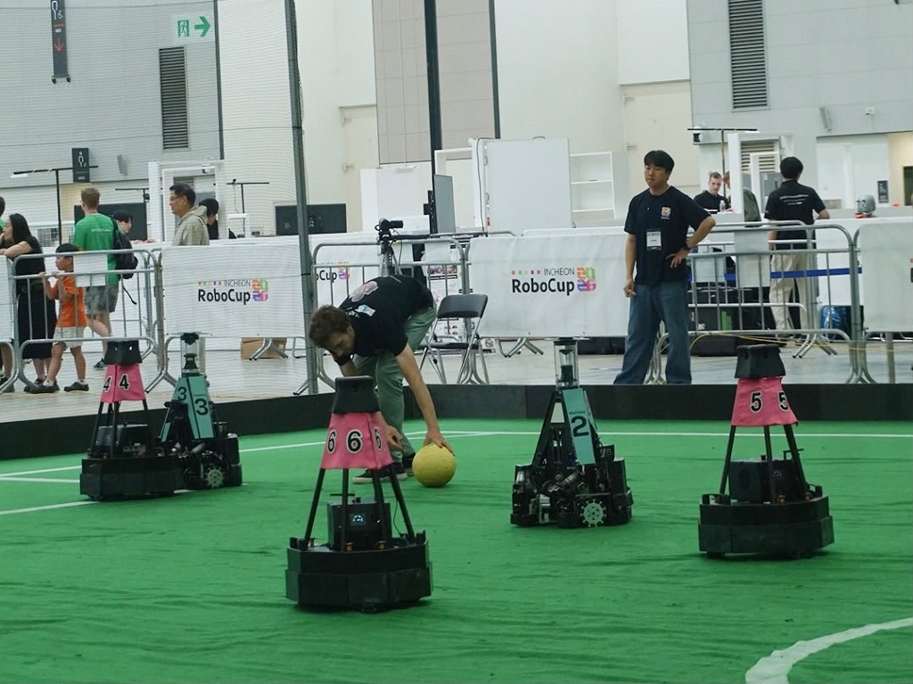 Prestasi Gemilang Robotika Indonesia: Mahasiswa ITS Ukir Prestasi di Panggung Kompetisi RoboCup Dunia 2026